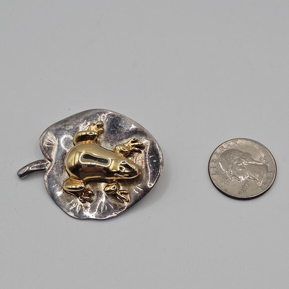 VTG Brooch 3D Frog Gold Bronze Tone Lily Pad Nature Whimsigoth Fairy Core Pin - Picture 15 of 15